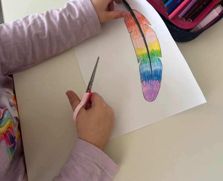 Barvanje ptičjega peresa