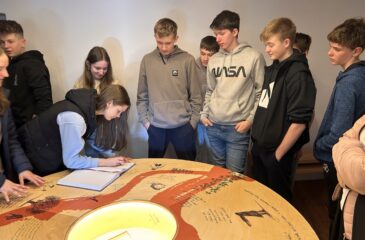 Učenci v Prešernovi rojstni hiši