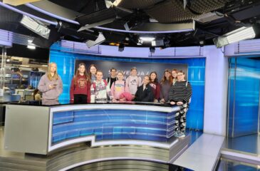 Učenke šolskega novinarstva v studiu POP TV - 24 ur